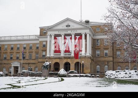 Une statue d'Abraham Lincoln au Bascom Hall de l'Université du Wisconsin, mercredi 22 novembre 2022, à Madison, WISC. Banque D'Images