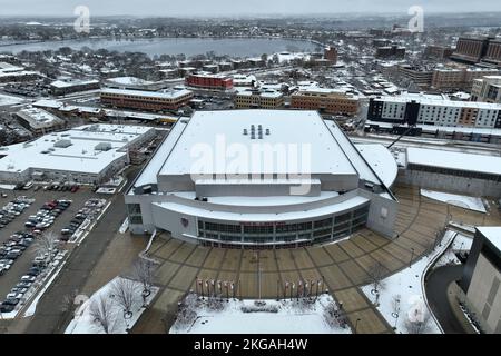 Une vue aérienne générale du Kohl Center, mercredi 22 novembre 2022, à Madison, WISC. L'arène accueille les équipes de basketball et de hockey des Wisconsin Badgers. Banque D'Images