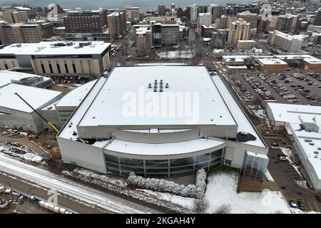 Une vue aérienne générale du Kohl Center, mercredi 22 novembre 2022, à Madison, WISC. L'arène accueille les équipes de basketball et de hockey des Wisconsin Badgers. Banque D'Images