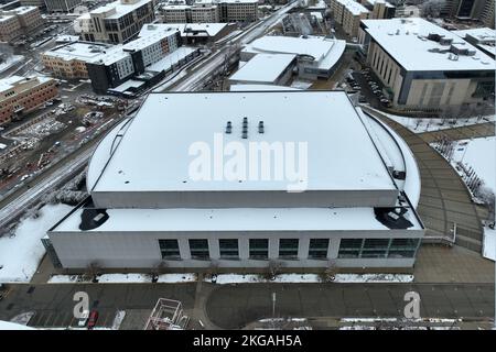 Une vue aérienne générale du Kohl Center, mercredi 22 novembre 2022, à Madison, WISC. L'arène accueille les équipes de basketball et de hockey des Wisconsin Badgers. Banque D'Images