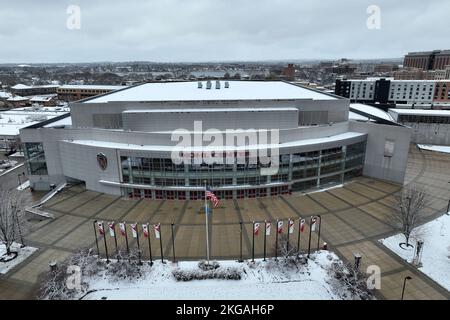 Une vue aérienne générale du Kohl Center, mercredi 22 novembre 2022, à Madison, WISC. L'arène accueille les équipes de basketball et de hockey des Wisconsin Badgers. Banque D'Images