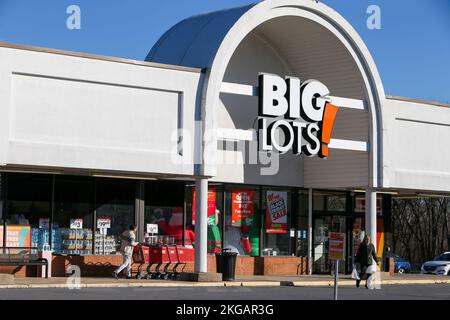 Muncy, États-Unis. 21st novembre 2022. Un magasin Big lots est vu au Lycoming Mall de Muncy. La saison de magasinage des fêtes de Noël aux États-Unis commence traditionnellement après Thanksgiving. Crédit : SOPA Images Limited/Alamy Live News Banque D'Images