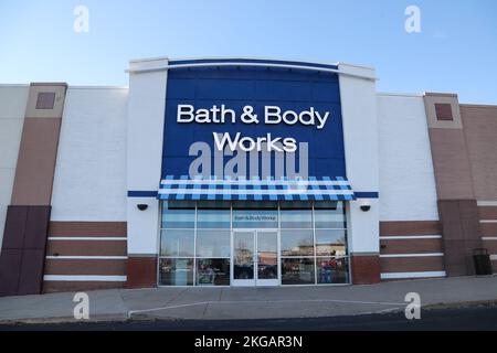 Muncy, États-Unis. 21st novembre 2022. Un magasin Bath and Body Works se trouve au centre commercial Lycoming Crossing de Muncy. La saison de magasinage des fêtes de Noël aux États-Unis commence traditionnellement après Thanksgiving. Crédit : SOPA Images Limited/Alamy Live News Banque D'Images