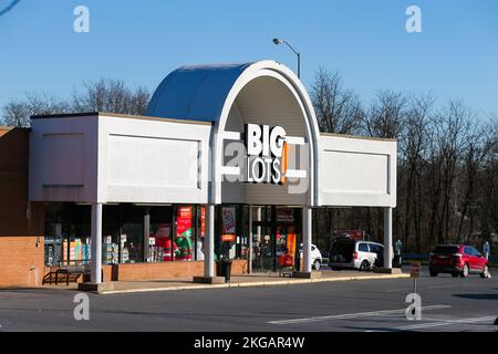 Muncy, États-Unis. 21st novembre 2022. Un magasin Big lots est vu au Lycoming Mall de Muncy. La saison de magasinage des fêtes de Noël aux États-Unis commence traditionnellement après Thanksgiving. Crédit : SOPA Images Limited/Alamy Live News Banque D'Images