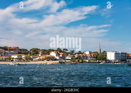 Vue sur la ville avec plage et promenade, Arcachon, Baie d'Arcachon, Aquitaine, Nouvelle-Aquitaine, France, Europe Banque D'Images