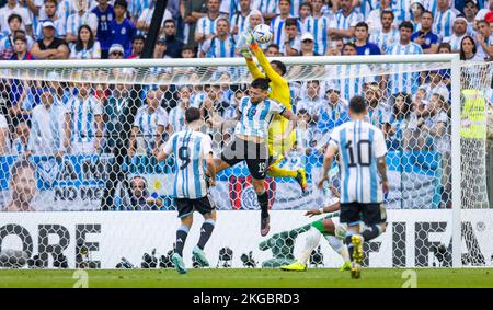 Doha, Qatar. 22nd novembre 2022. Nicolas Otamendi (Arg), Torwart Mohammed Al-Owais (Arabie saoudite) coupe du monde Argentine - Arabie saoudite 2022 au Qatar 22.11.2022 Cr Banque D'Images