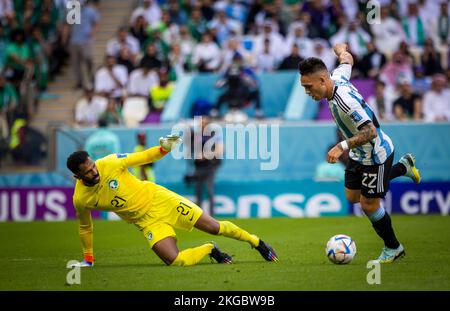 Doha, Qatar. 22nd novembre 2022. Lautaro Martinez (Arg), Torwart Mohammed Al-Owais (Arabie saoudite) Argentine - Arabie Saoudite coupe du monde 2022 au Qatar 22.11.2022 Cr Banque D'Images