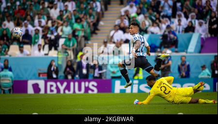 Doha, Qatar. 22nd novembre 2022. Lautaro Martinez (Arg), Torwart Mohammed Al-Owais (Arabie saoudite) Argentine - Arabie Saoudite coupe du monde 2022 au Qatar 22.11.2022 Cr Banque D'Images