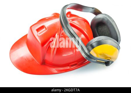 outils de construction casque en plastique rouge et écouteurs jaunes isolés sur fond blanc Banque D'Images