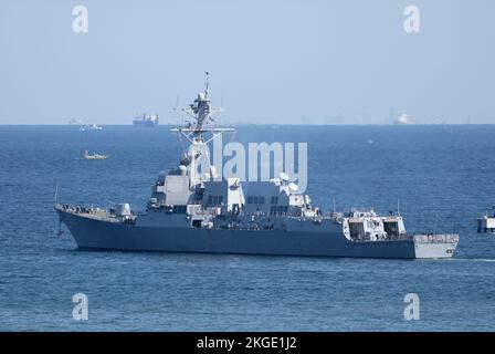 Préfecture de Kanagawa, Japon - 21 octobre 2007 : USS Mustin (DDG-89), destroyer de la classe Arleigh Burke. Banque D'Images