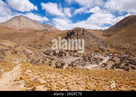 Ruines de la ville minière abandonnée de San Antonio de Lipez dans les hautes plaines boliviennes, province de sur Lipez, Bolivie Banque D'Images