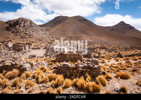 Ruines de la ville minière abandonnée de San Antonio de Lipez dans les hautes plaines boliviennes, province de sur Lipez, Bolivie Banque D'Images