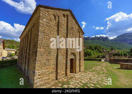 Église romane médiévale de San Caprasio construite autour de 1020-1030 AD à Santa Cruz de Serós, Aragón, Espagne Banque D'Images