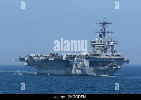 Préfecture de Kanagawa, Japon - 28 août 2021 : USS Carl Vinson (CVN-70), porte-avions de la classe Nimitz. Banque D'Images