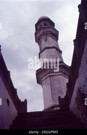 Bibi Ka Maqbara est un tombeau situé à Aurangabad, Maharashtra, Inde. Il a été commandé en 1660 par l'empereur moghol Aurangzeb à la mémoire de sa femme Dilras Banu Begum et est considéré comme un symbole de la 'fidélité conjugale' d'Aurangzeb. Banque D'Images