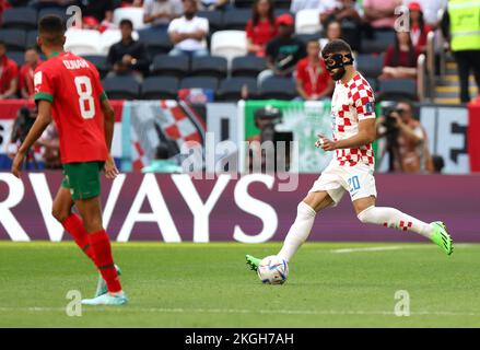 Al Khor, Qatar.23 novembre 2022, Josko Gvardiol de Croatie contrôle une balle lors de la coupe du monde de la FIFA Qatar 2022 Groupe F match entre le Maroc et la Croatie au stade Al Bayt sur 23 novembre 2022 à Al Khor, Qatar. Photo par Igor Kralj/PIXSELL Banque D'Images