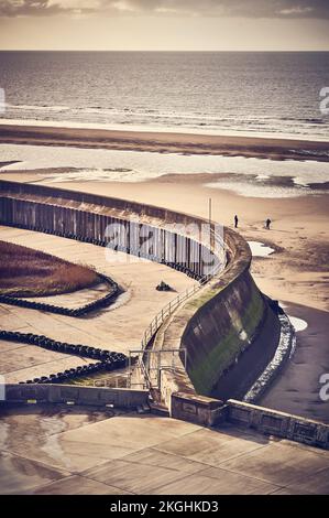 Allez sur la piste de kart et la plage de Blackpool à marée basse Banque D'Images