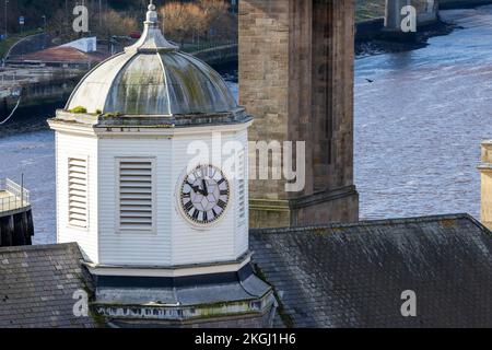 Newcastle upon Tyne UK: 12th mars 2021: Tour d'horloge de Newcastle Quayside, maintenant le Hard Rock Cafe Banque D'Images