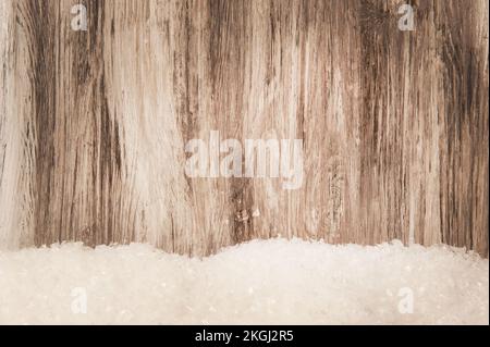 Fond gris en bois avec neige artificielle Banque D'Images