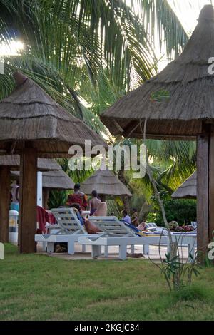 Piscine, Awale Plage Hotel, Grand Popo, Bénin Banque D'Images