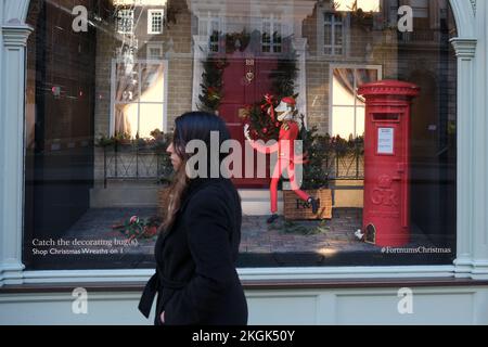 Piccadilly, Londres, Royaume-Uni. 23rd novembre 2022. Vitrine de Noël Fortnum & Mason. Crédit : Matthew Chattle/Alay Live News Banque D'Images