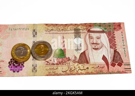 Côté opposé de 100 SAR cent l'Arabie Saoudite riyals argent liquide billet de banque feautels King Salman Bin Abdulaziz et Medina avec changement de riyal saoudien Banque D'Images