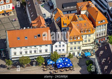 Vue aérienne, restaurant extérieur à Alter Markt dans la vieille ville, Werl, Soester Boerde, Rhénanie-du-Nord-Westphalie, Allemagne, Restauration extérieure, DE, Europe, A Banque D'Images