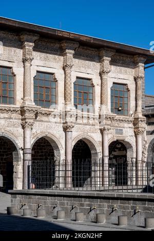 Türkei, Diyarbakir, Ulu Cami, Westfassade im Innenhof der Moschee Banque D'Images