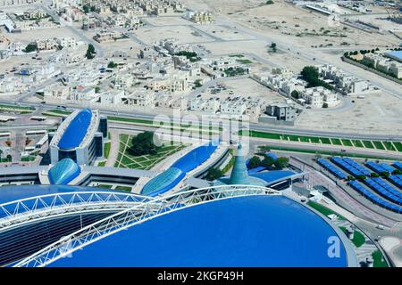 QATAR, Doha, Aspire Dome, SPARK au stade international de Khalifa pour la coupe du monde de la FIFA 2022, construit par un travailleur migrant / KATAR, Doha, Aspire Dome, Sportpark am Khalifa International Stadium fuer die FIFA Fussbalweltmeisterschaft 2022, gebaut von Gastarbeiter Banque D'Images