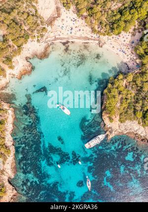 Espagne, Iles Baléares, Minorque, vue aérienne de la plage de Cala Turqueta Banque D'Images