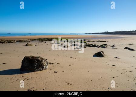 Plage de Traeth Lligwy près de Moelfre sur la côte est d'Anglesey, au nord du pays de Galles. Banque D'Images