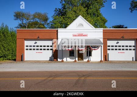 La Grange, Tennessee, Etats-Unis - 1 octobre 2022 : petite ville pittoresque du Tennessee avec un service d'incendie. Banque D'Images