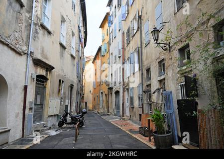 ruelle étroite dans un village médiéval Banque D'Images