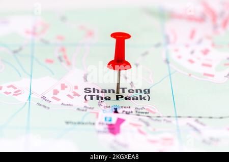 L'emplacement de la carte pour le Peak sur l'île de Hong Kong, en Chine, marqué d'une punaise rouge. Banque D'Images