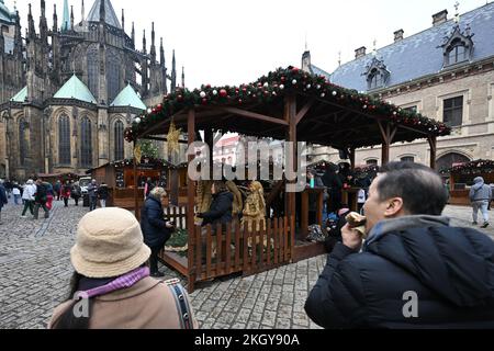 Prague, République tchèque. 23rd novembre 2022. Le marché de Noël au château de Prague, en République tchèque, a commencé sur 23 novembre 2022. Crédit : Michal Kamaryt/CTK photo/Alay Live News Banque D'Images