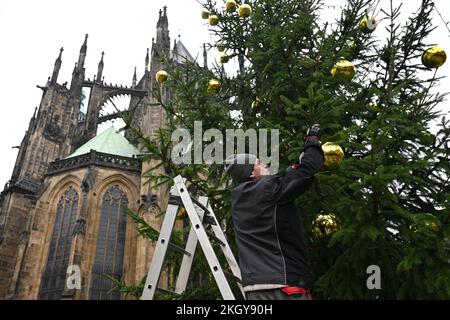 Prague, République tchèque. 23rd novembre 2022. Le marché de Noël au château de Prague, en République tchèque, a commencé sur 23 novembre 2022. Crédit : Michal Kamaryt/CTK photo/Alay Live News Banque D'Images