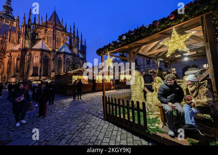 Prague, République tchèque. 23rd novembre 2022. Le marché de Noël au château de Prague, en République tchèque, a commencé sur 23 novembre 2022. Crédit : vit Simanek/CTK photo/Alay Live News Banque D'Images