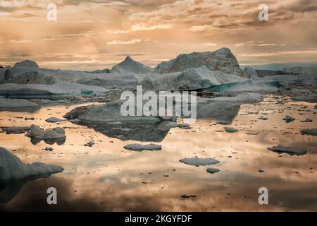 |Icebergs dans le fjord Illalisat, l'un des sites les plus au nord du patrimoine mondial de l'UNESCO, Illalisat, Groenland Banque D'Images