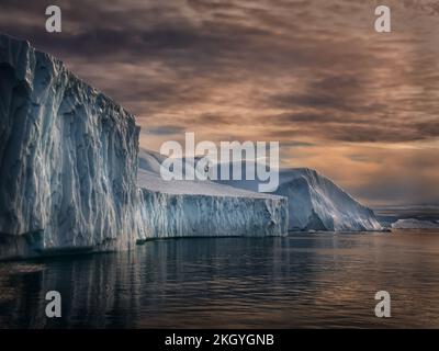 |Icebergs dans le fjord Illalisat, l'un des sites les plus au nord du patrimoine mondial de l'UNESCO, Illalisat, Groenland Banque D'Images