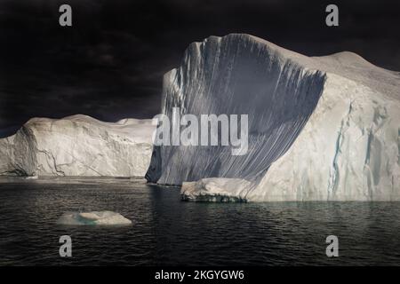 |Icebergs dans le fjord Illalisat, l'un des sites les plus au nord du patrimoine mondial de l'UNESCO, Illalisat, Groenland Banque D'Images