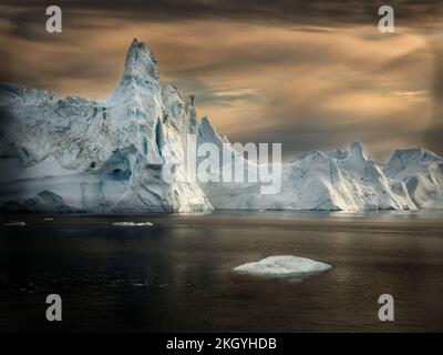 |Icebergs dans le fjord Illalisat, l'un des sites les plus au nord du patrimoine mondial de l'UNESCO, Illalisat, Groenland Banque D'Images