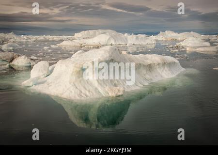 |Icebergs dans le fjord Illalisat, l'un des sites les plus au nord du patrimoine mondial de l'UNESCO, Illalisat, Groenland Banque D'Images