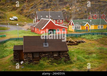 Vue sur la ville et les bâtiments du musée, Sisimiut, Groenland Banque D'Images