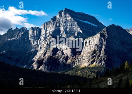 Vue sur le mont Gould dans le parc national des Glaciers Banque D'Images