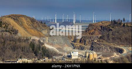 Vue aérienne, carrière de Bilstein, Union de graywacke de l'Allemagne de l'Ouest, parc éolien, Brilon, pays aigre, Rhénanie-du-Nord-Westphalie, Allemagne, DE, Europe, photo aérienne Banque D'Images