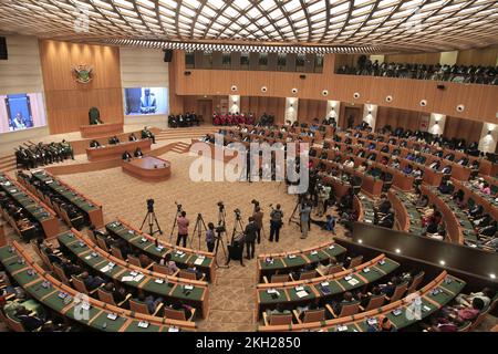 Harare, Zimbabwe. 23rd novembre 2022. Le président zimbabwéen Emmerson Mnangagwa prononce un discours au nouveau Parlement à Harare, au Zimbabwe, le 23 novembre 2022. Mnangagwa a prononcé mercredi un discours dans le nouveau bâtiment du Parlement qui a été construit grâce à une subvention chinoise. Credit: Shaun Jusa/Xinhua/Alay Live News Banque D'Images