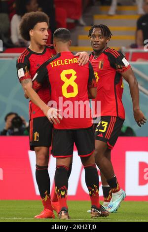 Al Rayyan, Qatar. 23rd novembre 2022. Axel Witsel en Belgique, Youri Tielemans en Belgique et Michy Batshuayi en Belgique célèbrent le 1-0 lors d'un match de football entre l'équipe nationale belge les Red Devils et le Canada, dans le Groupe F de la coupe du monde FIFA 2022 à Al Rayyan, État du Qatar, le mercredi 23 novembre 2022. BELGA PHOTO VIRGINIE LEFOUR crédit: Belga News Agency/Alay Live News Banque D'Images