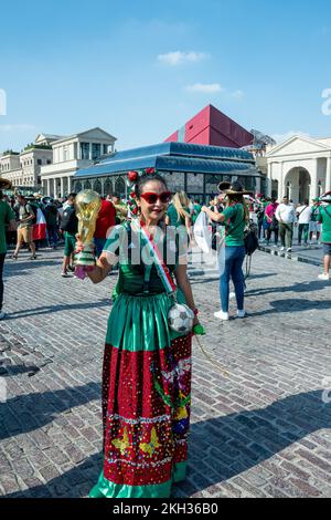 Mexicains fans de football célébrant la victoire dans le village culturel de Katara. Banque D'Images