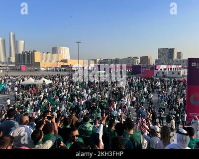 Des spectateurs saoudiens au stade Lusail après avoir disputé un match contre la coupe du monde de la FIFA Argentine Qatar 2022 Banque D'Images