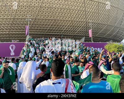 Des spectateurs saoudiens au stade Lusail après avoir disputé un match contre la coupe du monde de la FIFA Argentine Qatar 2022 Banque D'Images